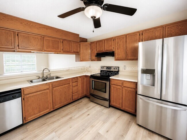 Building Photo - 437 S Gallaher View Rd