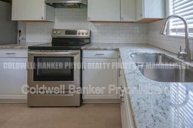 Building Photo - 136 Hickey Cir