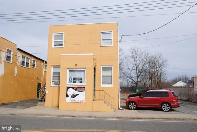 Primary Photo - 5 E Main St
