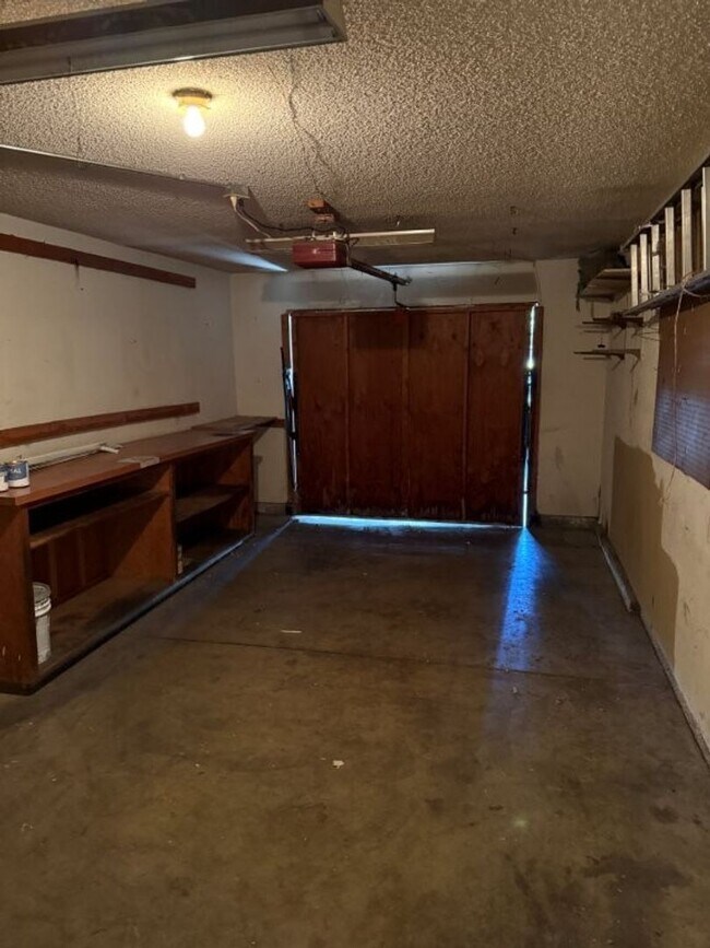 Building Photo - 990/992 JUSTIN DUPLEX