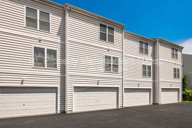 Building Photo - 5964 Woodshire Dr