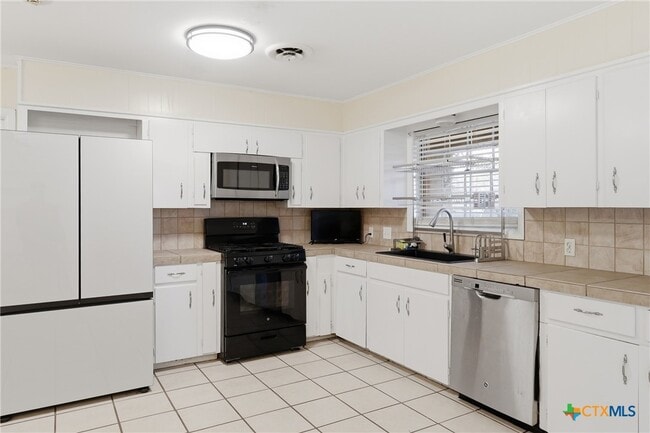 Building Photo - 803 Hibiscus Ln