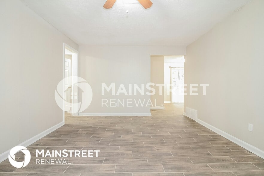 Building Photo - 5009 S Briarwood Dr