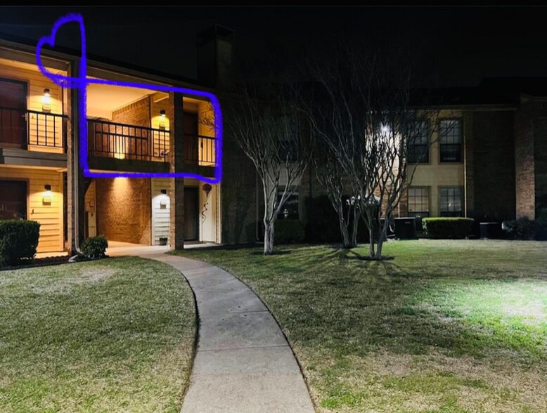 Building Photo - 16301 Ledgemont Ln