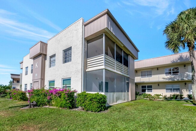 Building Photo - 493 Flanders K