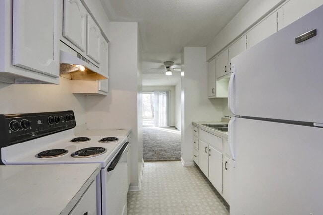 Building Photo - Elkhart Green