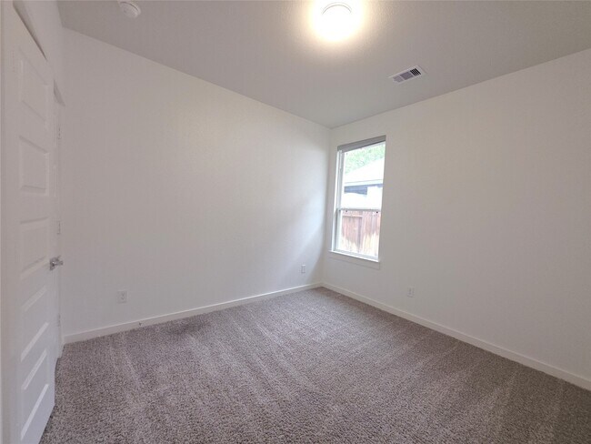 Building Photo - 40732 Guillemont Ln