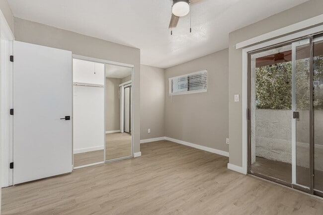 Building Photo - 736 S Farmer Ave