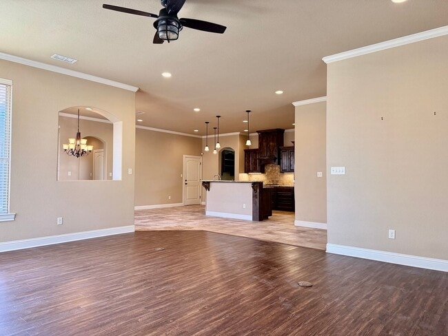 Building Photo - House For Rent