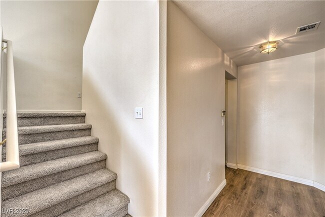Building Photo - 1452 Rothwell Ct