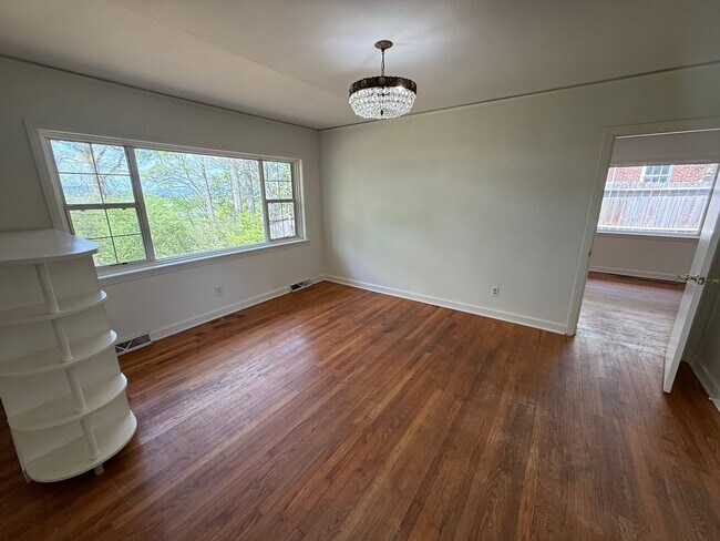 Building Photo - 114 Lookout Cir SW