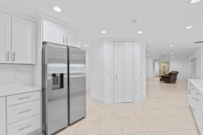 Building Photo - 7447 NW 82nd Terrace