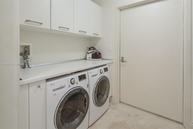 Building Photo - 16051 Collins Ave