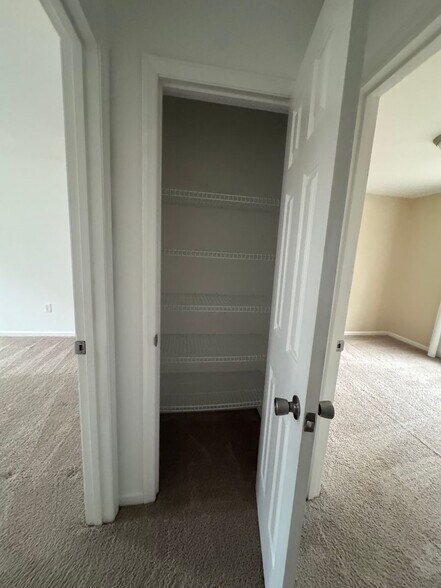 Building Photo - 5610 Vandora Dr