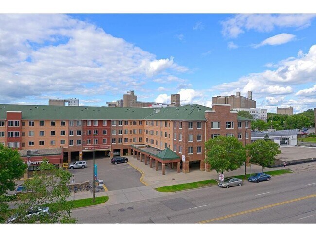 Building Photo - 2600 University Ave SE