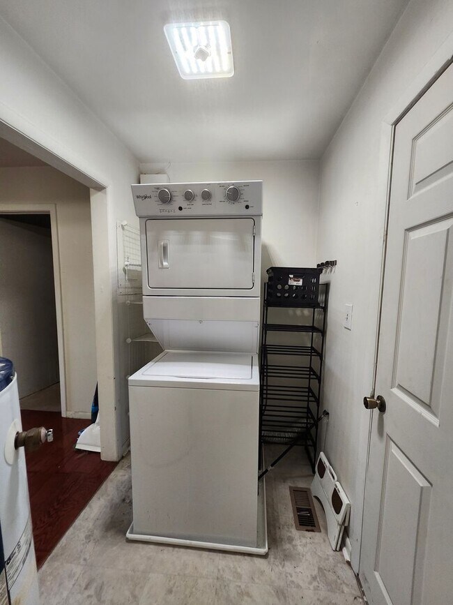 Building Photo - 3123-3125 Navajo Dr