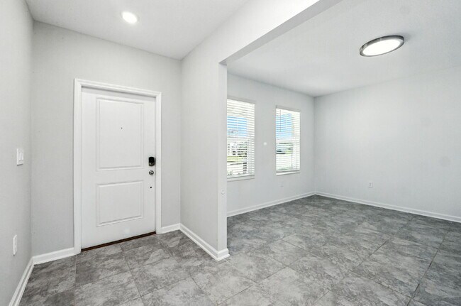 Building Photo - 4 Bed / 2.5 Bath Home – Available Septembe...