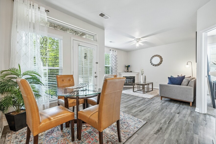 Primary Photo - Riverchase Apartments