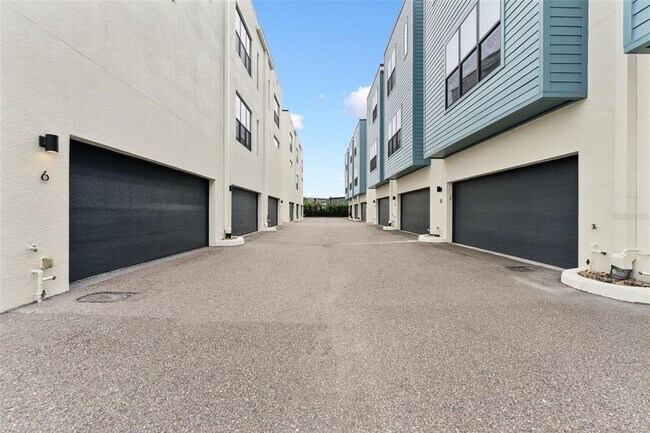 Building Photo - 4810 W McElroy Ave