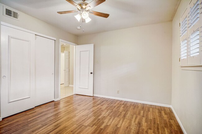 Building Photo - Welcome to this beautiful 3-bedroom, 2-bat...