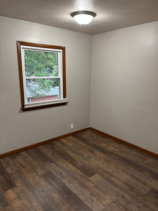 Building Photo - Eacker Rentals (1730 S 17th St)