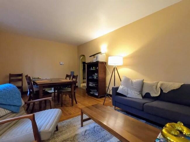 Building Photo - 201 Linn St