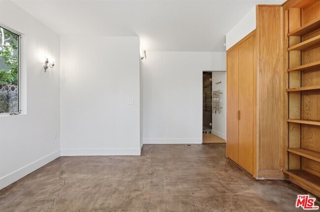 Building Photo - 444 S Windsor Blvd