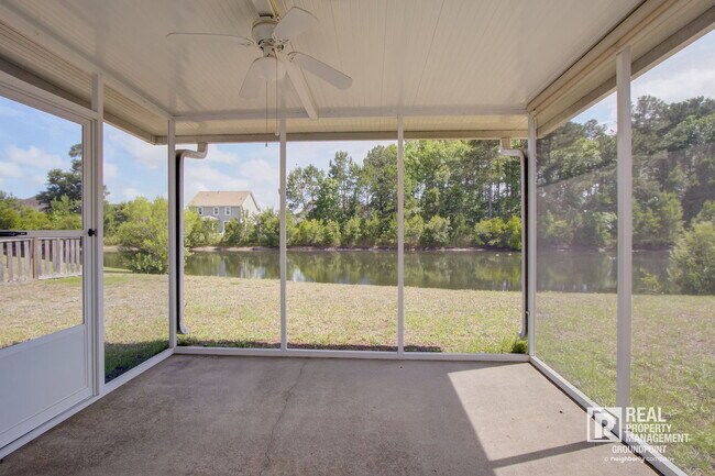 Building Photo - 2815 Summertrees Blvd