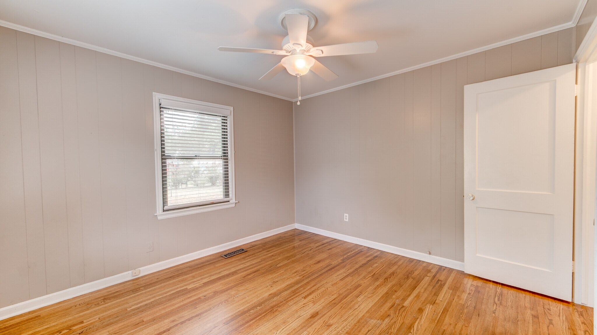 Building Photo - 56 E 52nd St