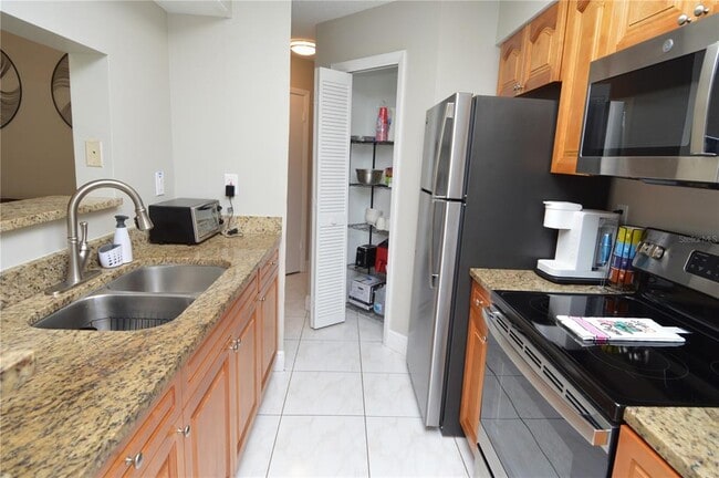 Building Photo - 8752 Mallard Reserve Dr