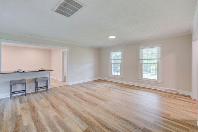 Building Photo - 617 Windemere Rd