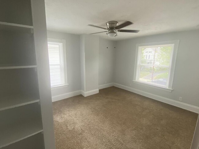 Building Photo - 2893 Markbreit Ave