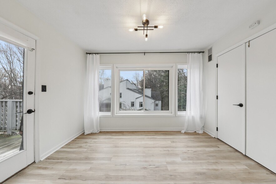 Building Photo - 2209 Hunters Run Dr