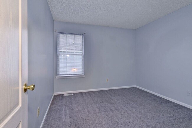 Building Photo - Updated Kiln Creek Home