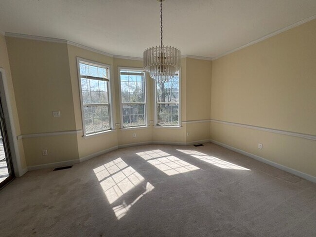 Building Photo - Brittany Lakes