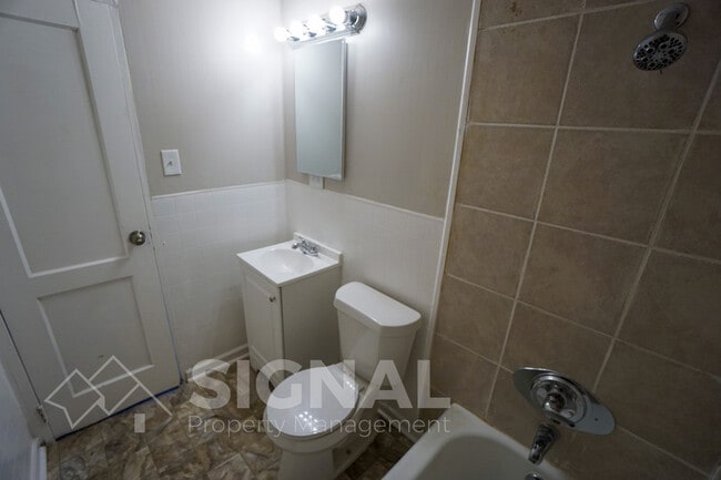 Building Photo - 581 Seminole Cir