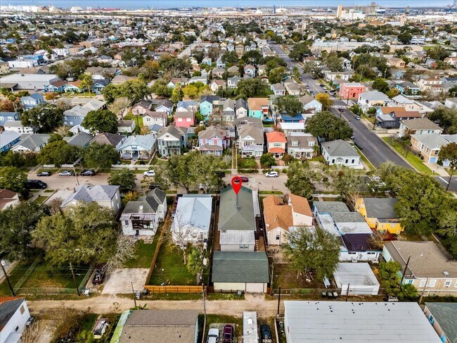 Building Photo - 3715 Avenue O 1/2