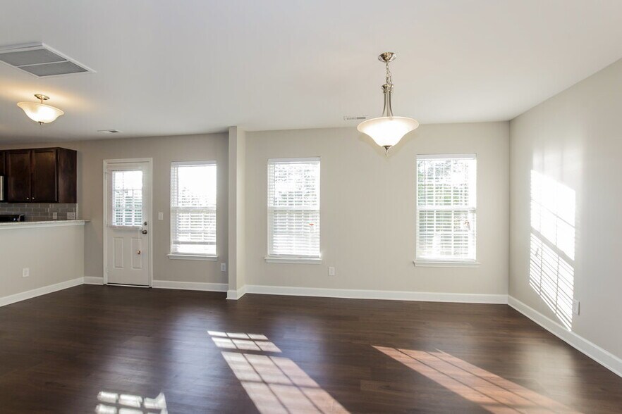 Building Photo - 1041 Ramsgate Dr SW