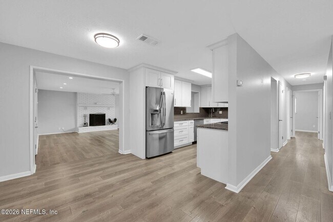 Building Photo - 1104 Boca Grande Ave