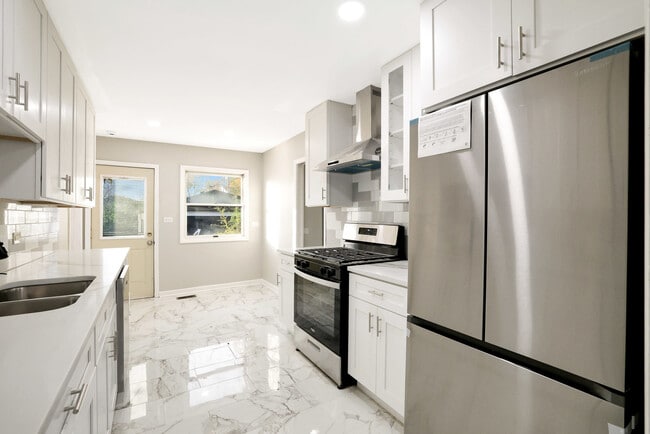 Building Photo - 75 Carthage Ln