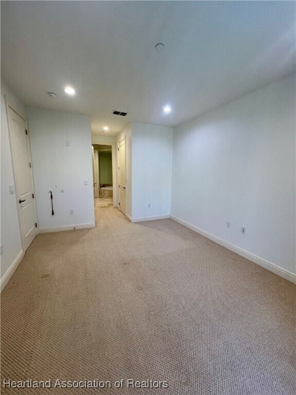 Building Photo - 2351 Lakeview Dr