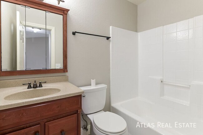 Building Photo - 5020 Chambliss Dr