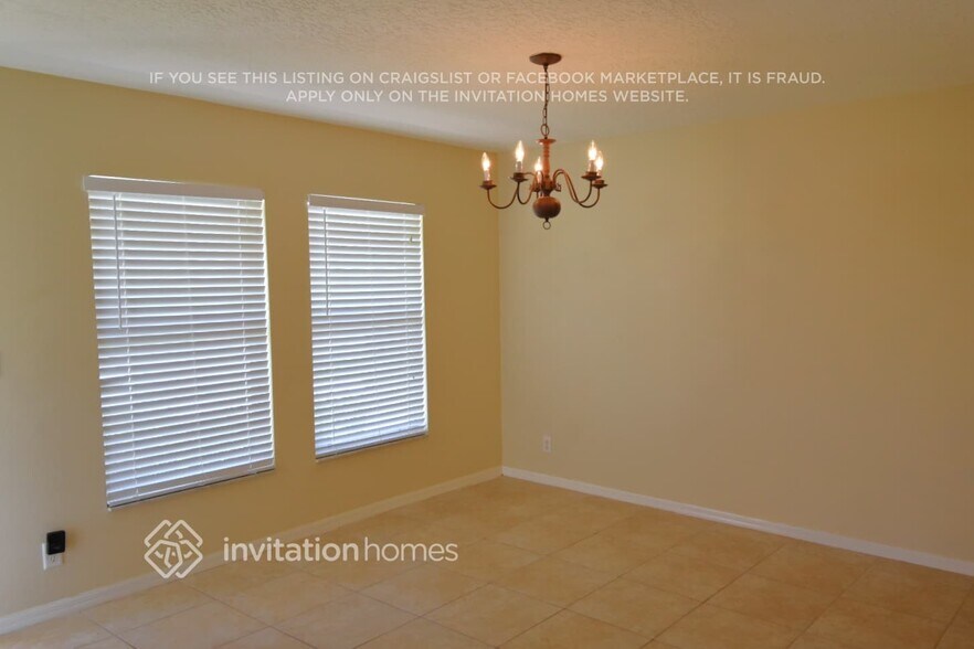 Building Photo - 2321 SW Kent Cir