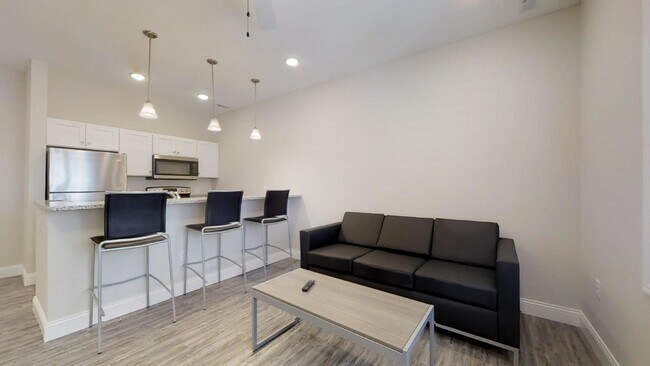 Interior Photo - 309 W Washington