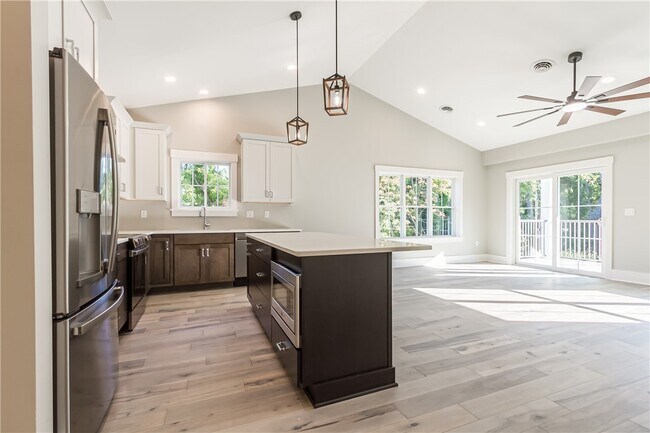 Building Photo - 640 Jefferson Ave