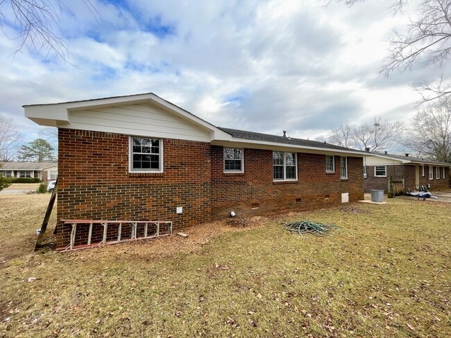 Building Photo - 615 Austin Dr NW