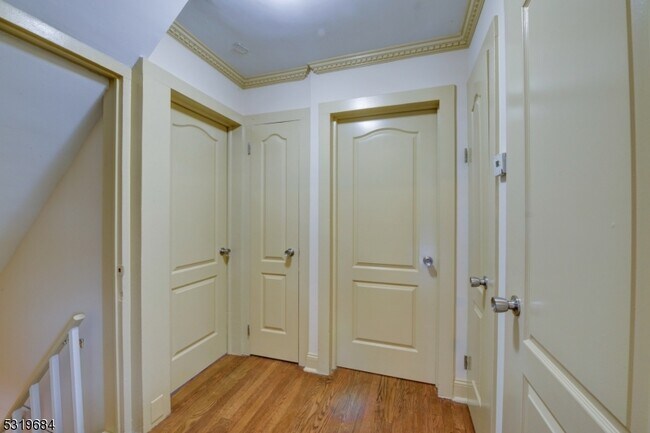 Building Photo - 33 Fairmount Ave