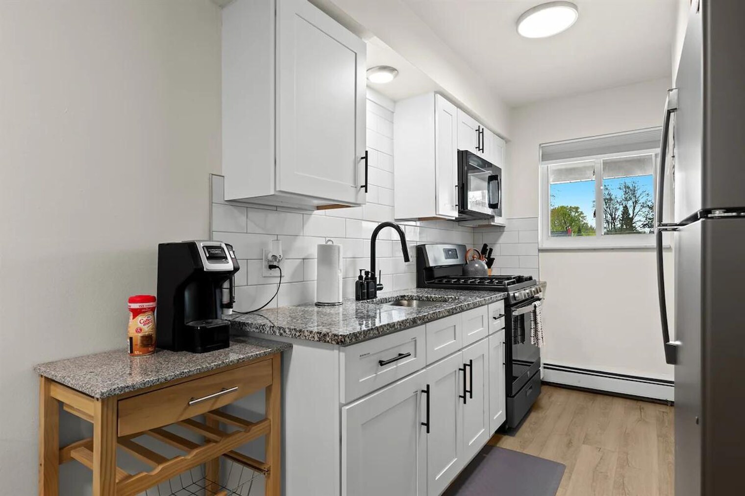 Building Photo - 22 2nd St