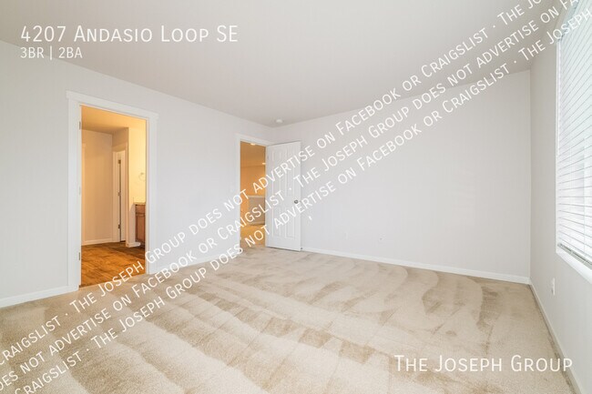 Building Photo - 4207 Andasio Loop SE