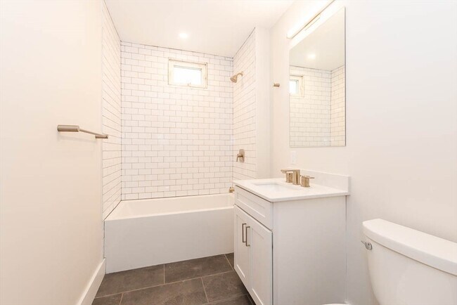 Building Photo - 24 Clary 3